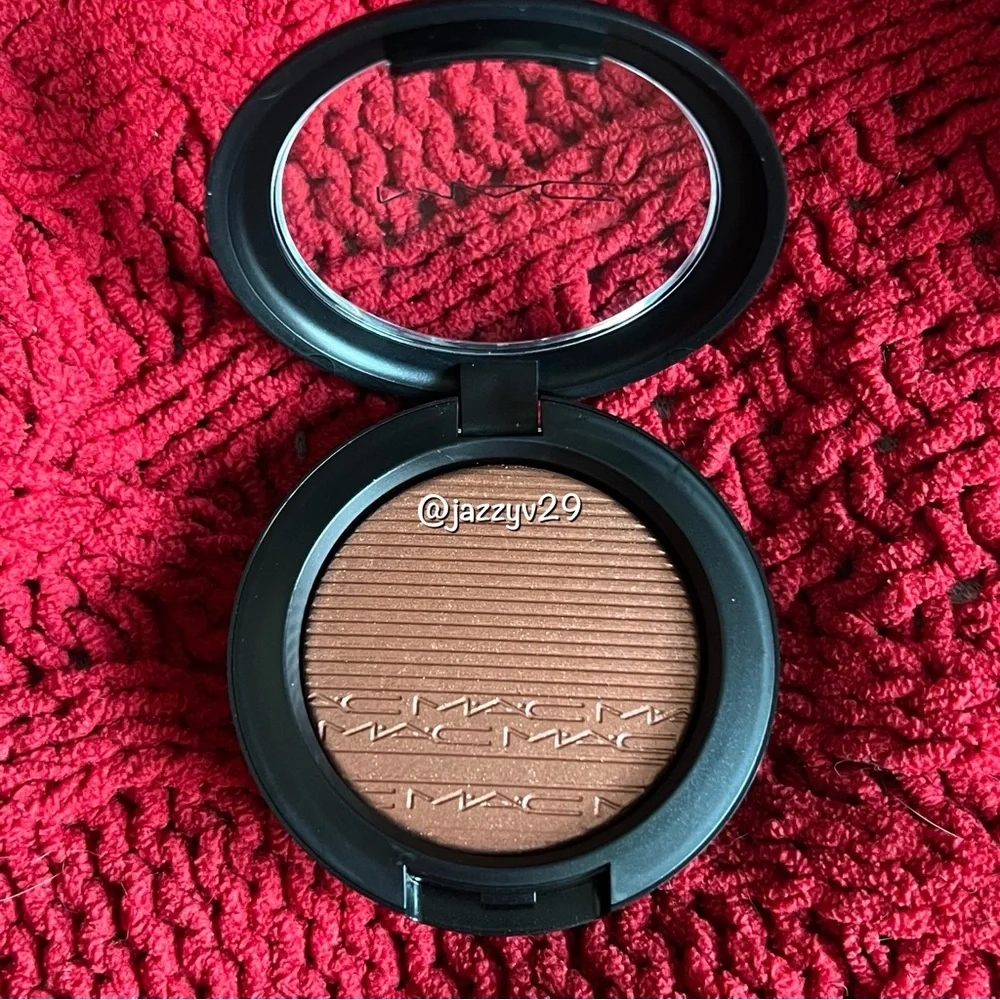 ❣️MAC Extra Dimension Blush❣️